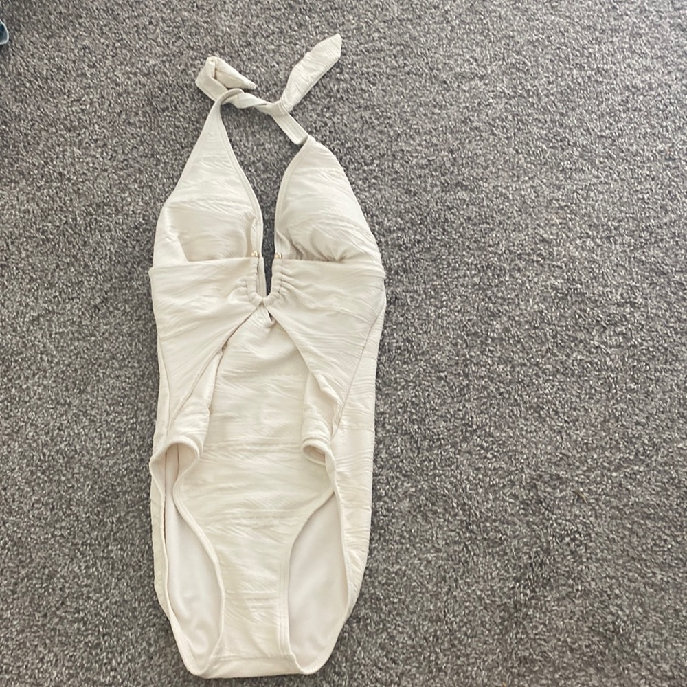 Vince Camuto swim size 6